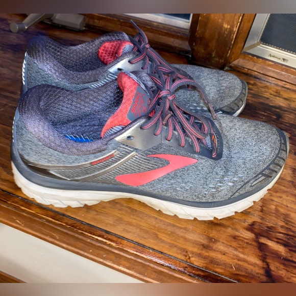 Brooks Adrenaline GTS 18 - Picture 1 of 7